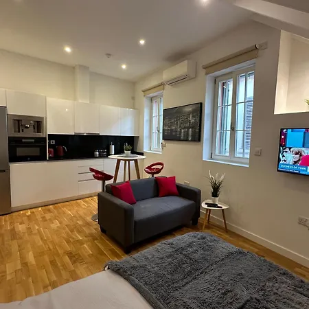 Apartment Moda - Location *